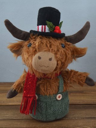 MR HIGHLAND COW SITTING W BLACK HAT 27CM